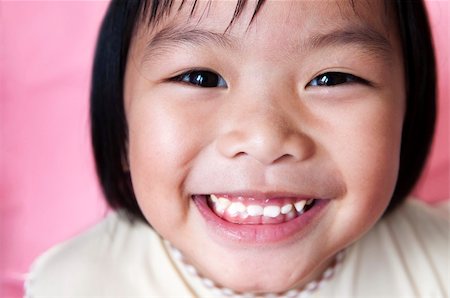 simsearch:400-07568470,k - Nahaufnahme Schuss von einem jungen asiatischen Mädchen mit Lächeln auf ihrem Gesicht. Stockbilder - Microstock & Abonnement, Bildnummer: 400-04133793