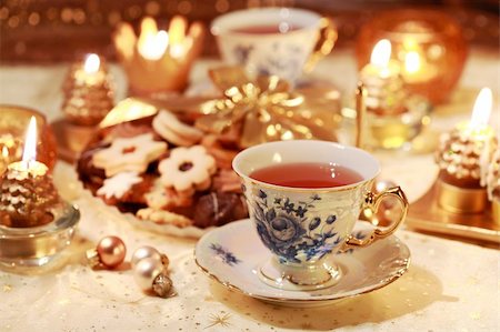 simsearch:400-04051271,k - Cup of tea with delicious Christmas cookies with candles in golden tone Foto de stock - Royalty-Free Super Valor e Assinatura, Número: 400-04144078