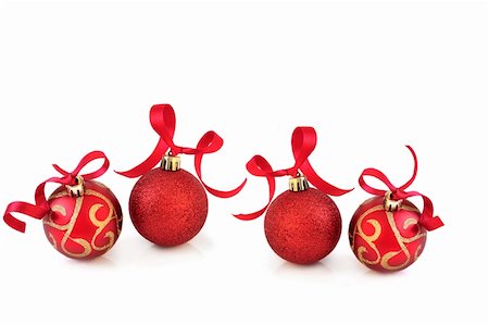 simsearch:400-04499150,k - Christmas baubles in sparkling red and gold with ribbons, over white background with reflection. Foto de stock - Royalty-Free Super Valor e Assinatura, Número: 400-04144576