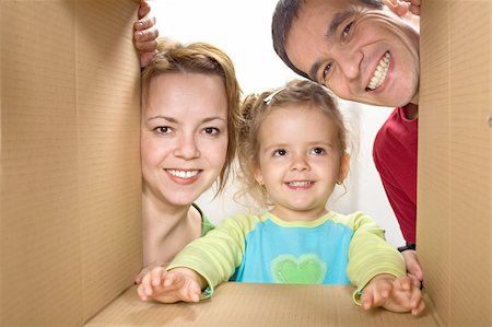 simsearch:400-04236555,k - Happy family looking through a cardboard box - moving and unpacking concept Photographie de stock - Aubaine LD & Abonnement, Code: 400-04147561