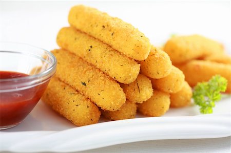 simsearch:400-05324780,k - Delicious mozzarella fried sticks with tomato sauce Photographie de stock - Aubaine LD & Abonnement, Code: 400-04147770