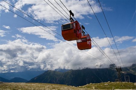 funiculaire - Old style small cable cars in French Alps Photographie de stock - Aubaine LD & Abonnement, Code: 400-04149211