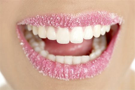 simsearch:400-04575822,k - Lèvres d'une femme en macro maquillage de sucre rose liptstick Photographie de stock - Aubaine LD & Abonnement, Code: 400-04140688