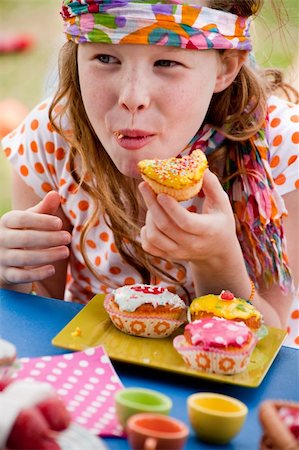 Teenagers having a great time in the park Stock Photo - Budget Royalty-Free & Subscription, Code: 400-04141391