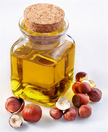 filbert oil with nuts on a white background Foto de stock - Royalty-Free Super Valor e Assinatura, Número: 400-04142397