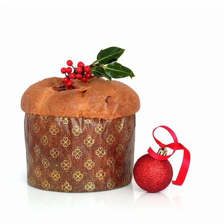 simsearch:400-04499150,k - Christmas panetone cake with holly leaf sprig and red berries with sparkling bauble and ribbon, isolated over white background. Foto de stock - Royalty-Free Super Valor e Assinatura, Número: 400-04143520