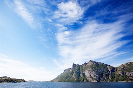 simsearch:400-04385211,k - Mountains on a coastal landscape in northern Norway Fotografie stock - Microstock e Abbonamento, Codice: 400-04143523