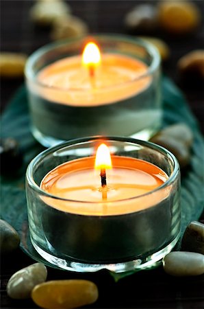 simsearch:400-04143553,k - Burning candles in glass holders on green leaf Stock Photo - Budget Royalty-Free & Subscription, Code: 400-04143553