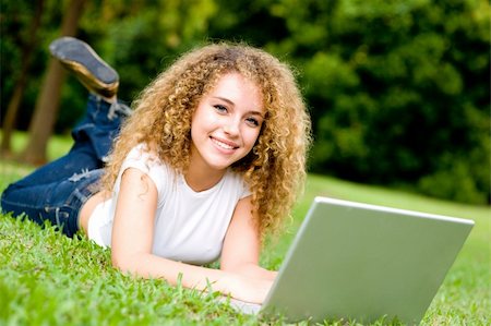 eastwestimaging (artist) - An attractive female student working on laptop in the park Fotografie stock - Microstock e Abbonamento, Codice: 400-04143599