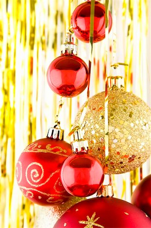 spanishalex (artist) - Christmas baubles hanging over a white and background Foto de stock - Super Valor sin royalties y Suscripción, Código: 400-04154201