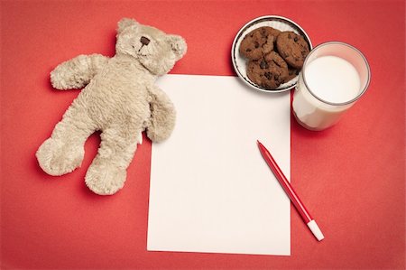 Blank letter with bear, cookies and milk for Santa Foto de stock - Super Valor sin royalties y Suscripción, Código: 400-04157349