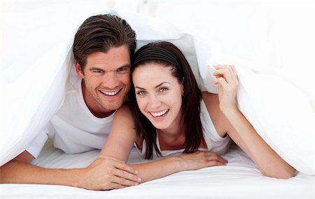 simsearch:400-05749479,k - Happy Couple lying on bed. Concept of love Foto de stock - Royalty-Free Super Valor e Assinatura, Número: 400-04157473