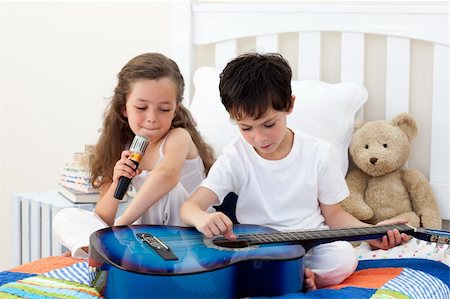 simsearch:400-04152181,k - Siblings singing and playing guitar in the bedroom Stock Photo - Budget Royalty-Free & Subscription, Code: 400-04157521