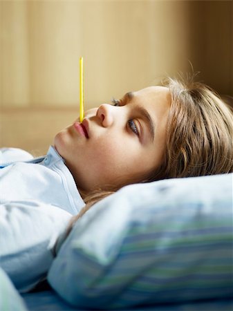 simsearch:614-03020225,k - girl taking temperature in bed. Copy space Fotografie stock - Microstock e Abbonamento, Codice: 400-04158098