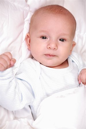 Portrait of adorable baby lying in bed Photographie de stock - Aubaine LD & Abonnement, Code: 400-04158354