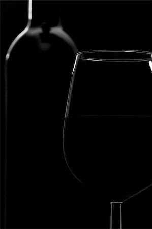 simsearch:400-08791429,k - Glass of Wine and Wine Bottle in black and white Stockbilder - Microstock & Abonnement, Bildnummer: 400-04158381