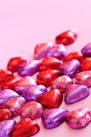 simsearch:400-04685521,k - Valentine's chocolates wrapped in red and purple foil on white background Photographie de stock - Aubaine LD & Abonnement, Code: 400-04158533