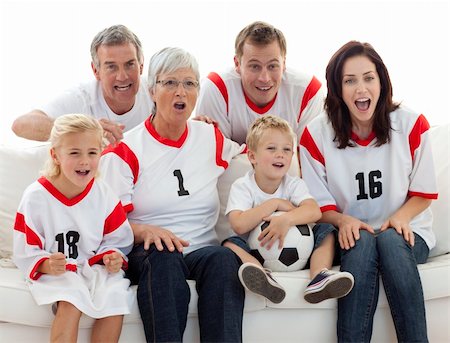 Excited family watching a football match in television at home Foto de stock - Super Valor sin royalties y Suscripción, Código: 400-04150768