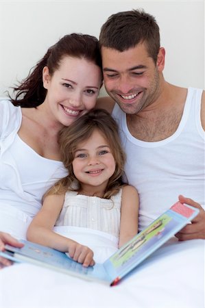 simsearch:400-05751566,k - Parents and daughter reading together in bed Stock Photo - Budget Royalty-Free & Subscription, Code: 400-04151141