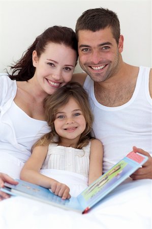 simsearch:400-05751566,k - Portrait of parents and daughter reading together in bed Stock Photo - Budget Royalty-Free & Subscription, Code: 400-04151142