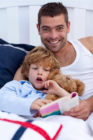 simsearch:400-05751566,k - Father and son reading a book in bed together Stock Photo - Budget Royalty-Free & Subscription, Code: 400-04151216