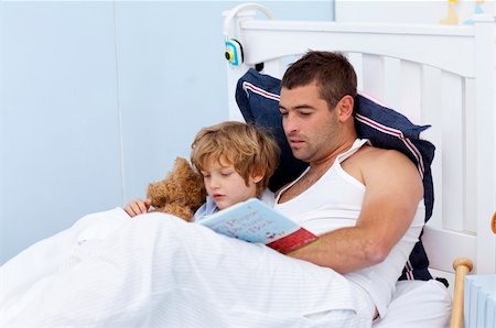 simsearch:400-05751566,k - Father and son reading a book in bed together Stock Photo - Budget Royalty-Free & Subscription, Code: 400-04151221
