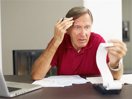 simsearch:693-03301396,k - Senior man worried about his home finances. Copy space Photographie de stock - Aubaine LD & Abonnement, Code: 400-04151349