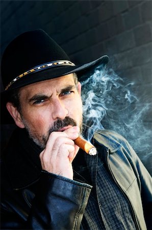 Man with beard in cowboy hat smoking cigar Photographie de stock - Aubaine LD & Abonnement, Code: 400-04151398