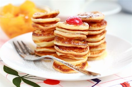 simsearch:400-08071201,k - Sweet pancakes with compote and pancake maker background Photographie de stock - Aubaine LD & Abonnement, Code: 400-04151899