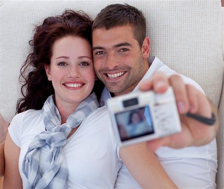 simsearch:400-04151970,k - Portrait of couple playing with digital camera at home Fotografie stock - Microstock e Abbonamento, Codice: 400-04151972