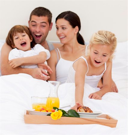 simsearch:400-04878558,k - Family having nutritive breakfast  in bed in the morning Stock Photo - Budget Royalty-Free & Subscription, Code: 400-04152085