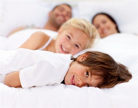 Young family resting together in parent's bed Stock Photo - Budget Royalty-Free & Subscription, Code: 400-04152119