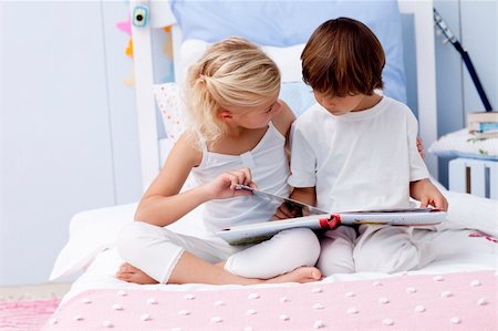 simsearch:400-04157519,k - Little brother and sister reading a book in bed Stock Photo - Budget Royalty-Free & Subscription, Code: 400-04152188