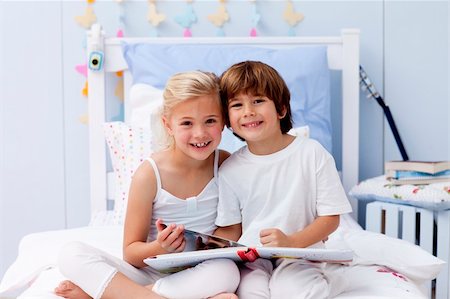 simsearch:400-04157521,k - Smiling children reading a book in bedroom Stock Photo - Budget Royalty-Free & Subscription, Code: 400-04152189