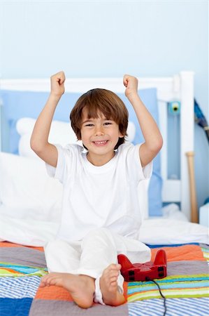 simsearch:400-04200290,k - Happy boy playing videogames in his bedroom Stock Photo - Budget Royalty-Free & Subscription, Code: 400-04152190