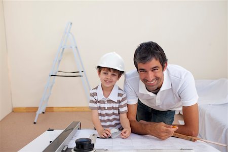 family portraits in frames - Smiling dad and little boy studying architecture at home Stock Photo - Budget Royalty-Free & Subscription, Code: 400-04152269