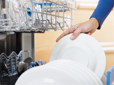 simsearch:400-07228658,k - close up of woman in kitchen using dishwasher Stockbilder - Microstock & Abonnement, Bildnummer: 400-04164763