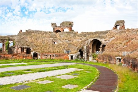 simsearch:400-04669293,k - Santa Maria Capua Vetere Amphitheater in Capua city, Italy in december 2009. Foto de stock - Super Valor sin royalties y Suscripción, Código: 400-04164779