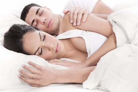simsearch:400-04123173,k - Couple lying in bed sleeping together over white background Stock Photo - Budget Royalty-Free & Subscription, Code: 400-04165093