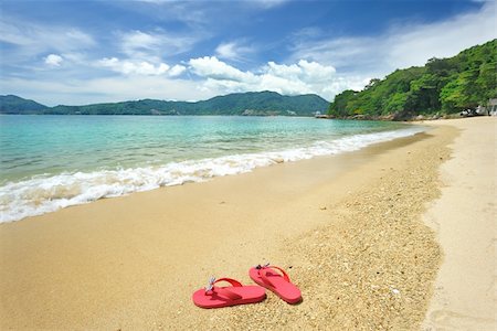simsearch:400-05897554,k - Beautiful beach landscape with flip-flops in Thailand Foto de stock - Super Valor sin royalties y Suscripción, Código: 400-04166758