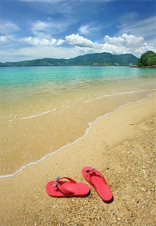 sandals resort - Beautiful beach landscape with flip-flops in Thailand Foto de stock - Royalty-Free Super Valor e Assinatura, Número: 400-04166759