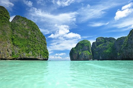 simsearch:400-04920010,k - Beautiful lagoon at  Phi Phi Ley island, the exact place where "The Beach" movie was filmed Fotografie stock - Microstock e Abbonamento, Codice: 400-04166772