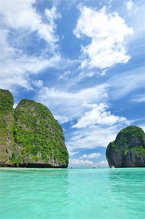 simsearch:400-07245917,k - Beautiful lagoon at  Phi Phi Ley island, the exact place where "The Beach" movie was filmed Fotografie stock - Microstock e Abbonamento, Codice: 400-04166773