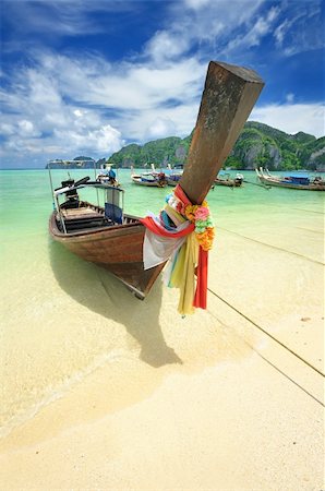 simsearch:841-02716786,k - Traditional Thai boat in beautiful beach landscape in Thailand Photographie de stock - Aubaine LD & Abonnement, Code: 400-04166782