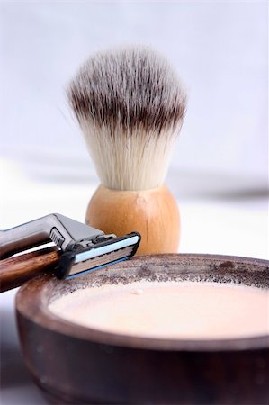 simsearch:400-04594366,k - Razor, shaving brush and soap on a diffuse background. Photographie de stock - Aubaine LD & Abonnement, Code: 400-04167032