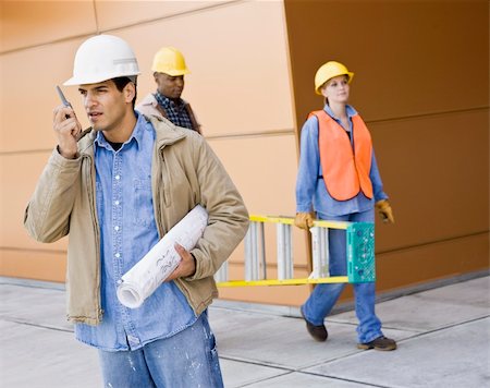 simsearch:400-04167547,k - Young male construction worker with white hard hat using radio.  Horizontally framed shot. Stock Photo - Budget Royalty-Free & Subscription, Code: 400-04167521