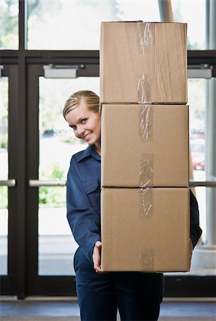 simsearch:400-04167547,k - Young man delivering boxes.  Vertically framed shot. Stock Photo - Budget Royalty-Free & Subscription, Code: 400-04167544