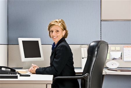 simsearch:400-04132930,k - Businesswoman sitting at desk Photographie de stock - Aubaine LD & Abonnement, Code: 400-04168395