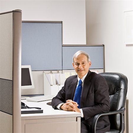 simsearch:400-04132930,k - Businessman sitting at desk Photographie de stock - Aubaine LD & Abonnement, Code: 400-04168399