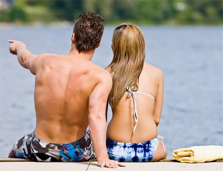 simsearch:400-04168680,k - Couple sitting on pier Foto de stock - Super Valor sin royalties y Suscripción, Código: 400-04168533